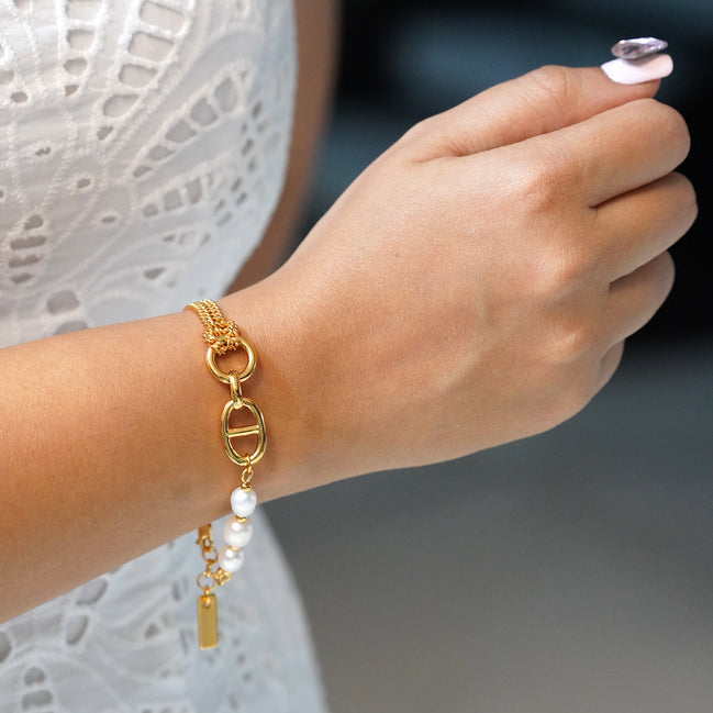 Elara Pearl Bracelet